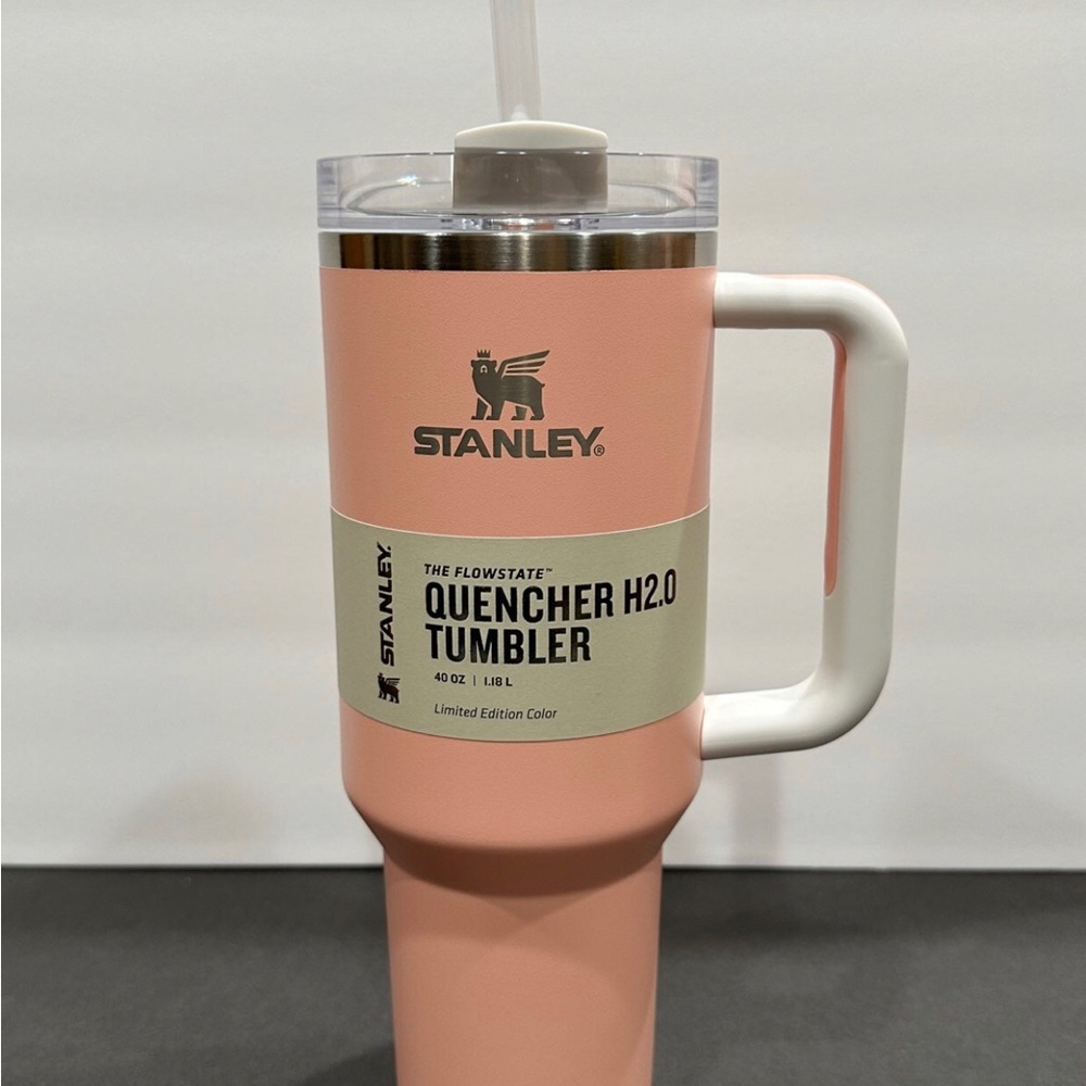 BRAND NEW - Stanley 40oz (PEACH)